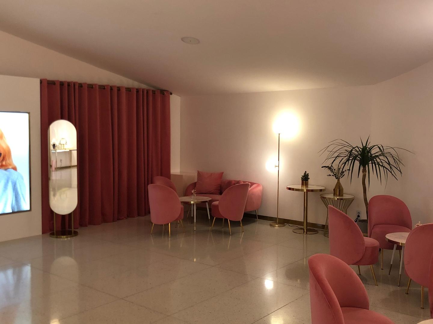 係眼鏡鋪同時又係一間咖啡廳？弘大「CARIN LOUNGE」探訪記，超靚打卡風格但...甜品令人差強人意